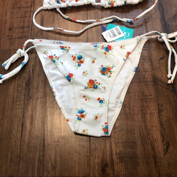 Agua Doce Cheeky Brazilian Bikini set small floral - Picture 2 of 9